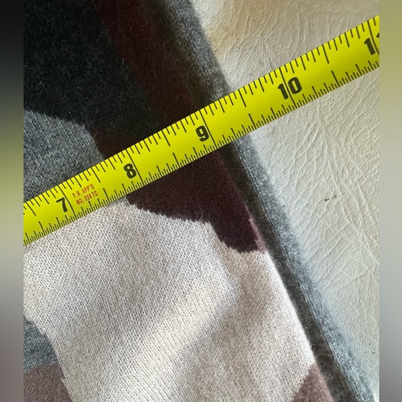 NWOT Skull Cashmere Scarf - Picture 4 of 6